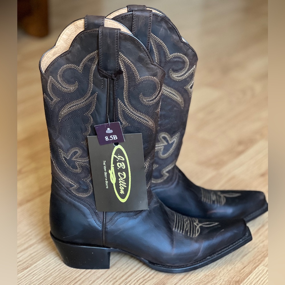 J.B. Dillon NWT sz 8.5 woman’s brown cowboy boots.